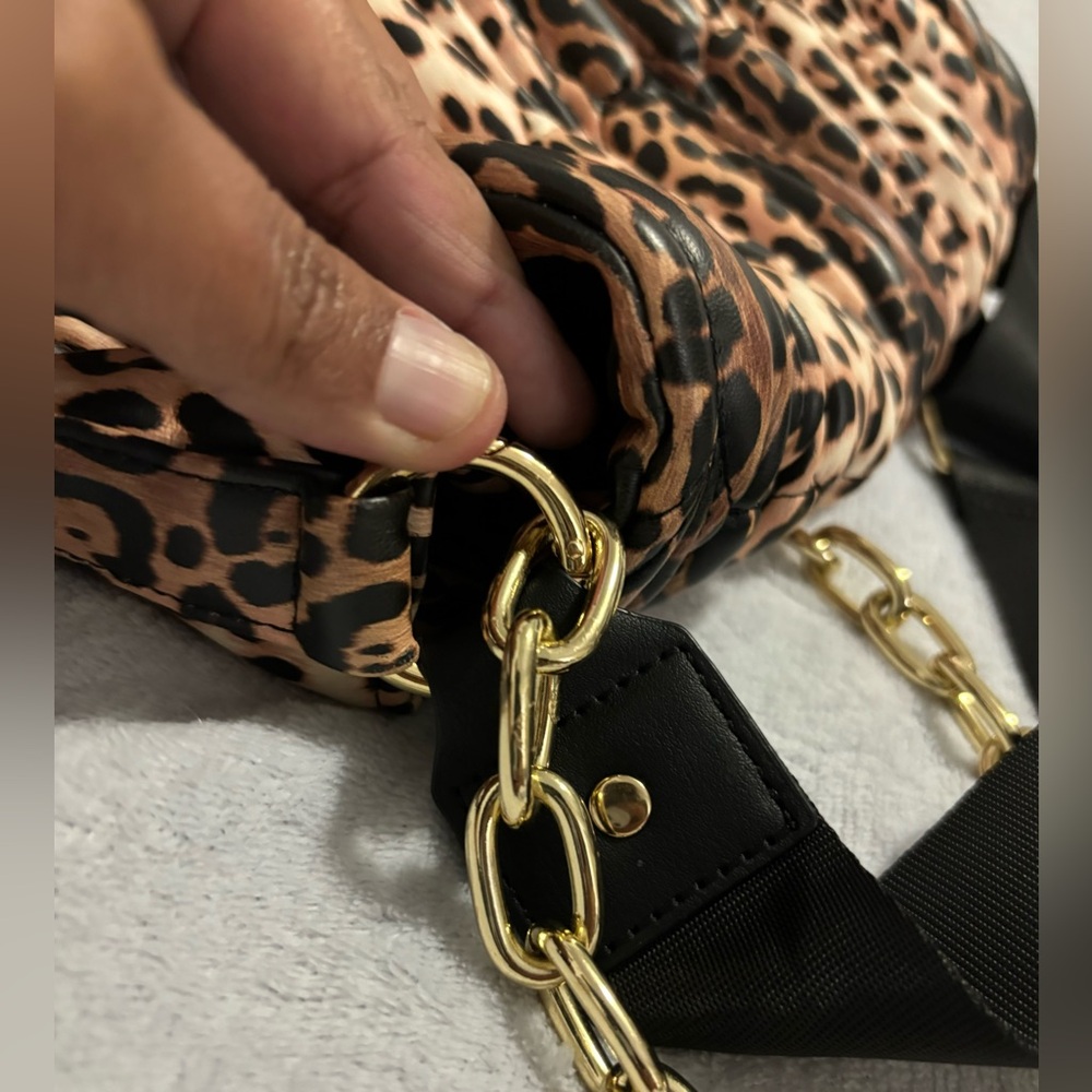 Betsey Johnson Crossbody convertible clutch leopard handbag. - Picture 9 of 14